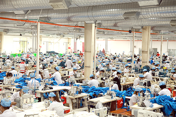 Nhà máy may của Công ty TNHH Đầu tư quốc tế Việt Đức thu hút gần 1 ngàn lao động trên địa bàn huyện