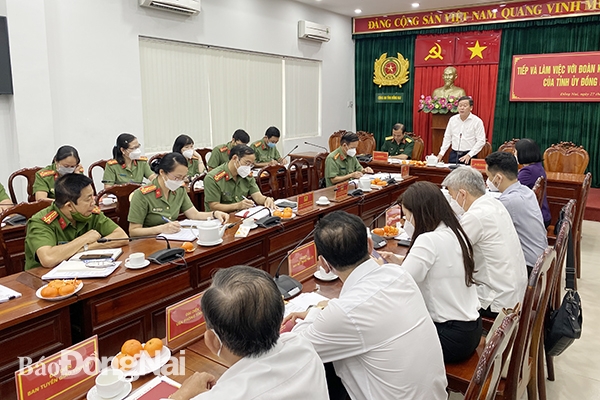 Ủy viên Ban TVTU, Trưởng ban Dân vận Tỉnh ủy Đào Văn Phước, Trưởng đoàn kiểm tra số 4 của Tỉnh ủy phát biểu tại buổi làm việc (Ảnh: Công Nghĩa)