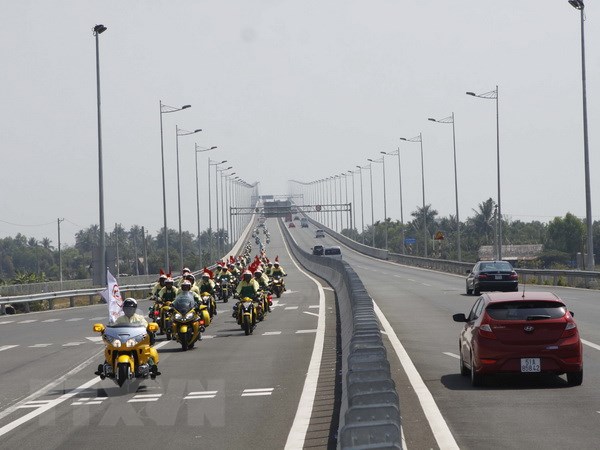Vehicles travel on the HCMC-Long Thanh-Dau Giay Expressway. The construction of the Tan Phu-Bao Loc expressway section is slated to begin in October 2022 – PHOTO: VNA