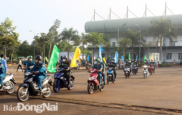 Diễu hành thực hiện lễ ra quân Năm an toàn giao thông 2022 với chủ đề “Xây dựng văn hóa giao thông an toàn gắn với kiểm soát hiệu quả dịch Covid-19”