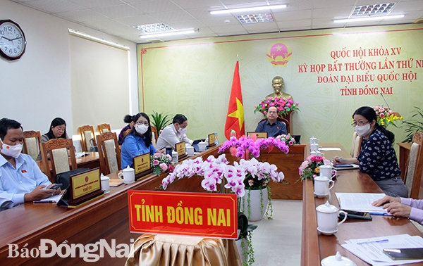 Đồng chí Quản Minh Cường Phó bí thư Tỉnh ủy, Trưởng Đoàn đại biểu Quốc hội tỉnh chủ trì tại điểm cầu Đồng Nai