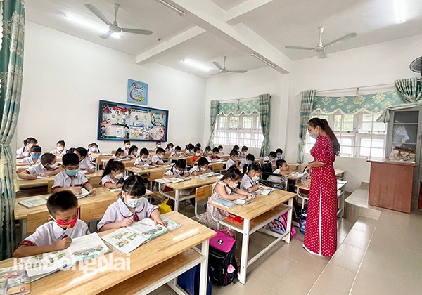 Học sinh lớp 1 Trường tiểu học – THCS Bắc Sơn (H.Trảng Bom) được đến trường học trực tiếp