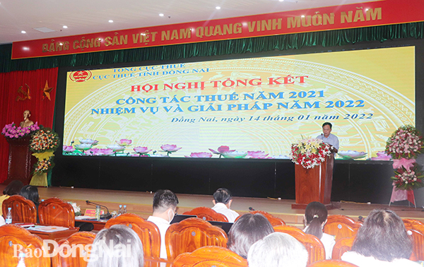 Phó chủ tịch UBND tỉnh Võ Tấn Đức phát biểu tại hội nghị.