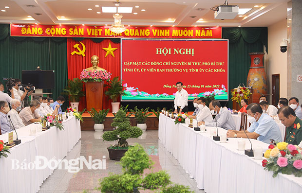 Ủy viên Trung ương Đảng, Bí thư Tỉnh ủy Nguyễn Hồng Lĩnh phát biểu tại hội nghị. Ảnh: Huy Anh