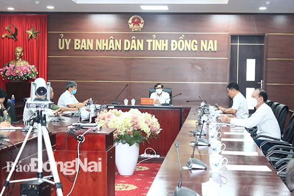 Phó chủ tịch UBND tỉnh Nguyễn Sơn Hùng chủ trì hội nghị tại điểm cầu tỉnh Đồng Nai.