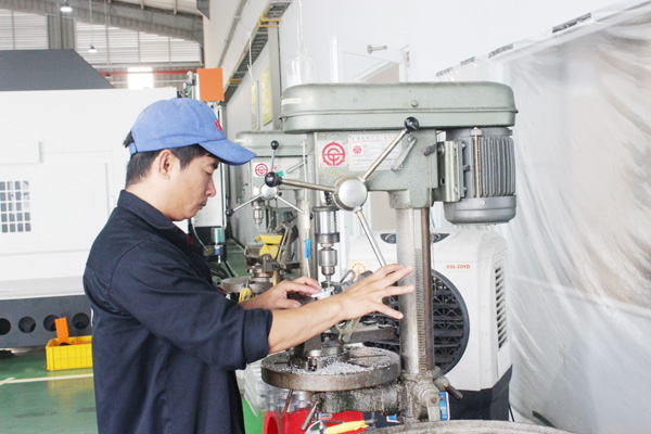 Sản xuất linh kiện máy móc thiết bị tại Công ty TNHH Việt Nam Kaneko ở Khu công nghiệp Nhơn Trạch 3 giai đoạn 2, H. Nhơn Trạch