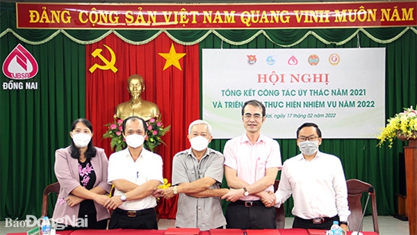 Ngân hàng Chính sách xã hội Việt Nam chi nhánh tỉnh Đồng Nai cùng 4 tổ chức chính trị - xã hội nhận vốn ủy thác ký kết chương trình phối hợp về việc thực hiện ủy thác cho vay đối với hộ nghèo và các đối tượng chính sách khác năm 2022. Ảnh: S.Thao