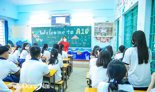 Học sinh Trường THPT Lê Quý Đôn - Tân Mai (TP. Biên Hòa) trở lại học trực tiếp. Ảnh: Công Nghĩa