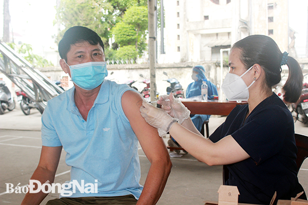 Tiêm vaccine mũi 3 phòng Covid-19 cho người dân trên địa bàn TP.Biên Hòa