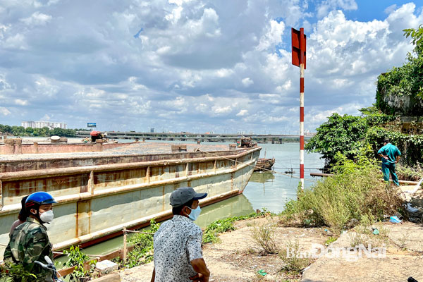 Bờ sông Đồng Nai đoạn qua P.Hóa An (TP.Biên Hòa), nơi 2 bé trai đuối nước sáng 25-3. Ảnh: Minh Thành