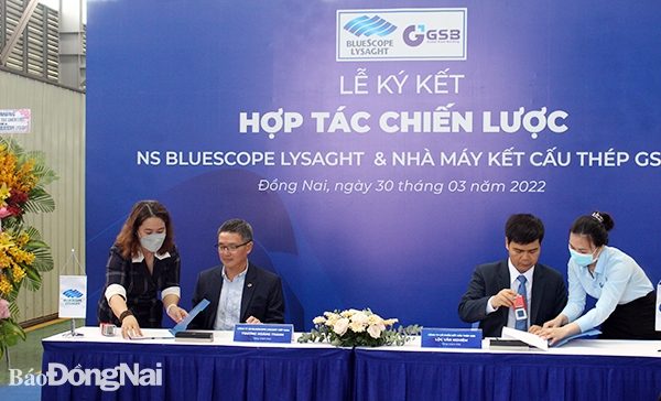 Lễ ký kết hợp tác giữa Công ty CP kết cấu thép GSB và Công ty TNHH NS BlueScope Lysaght Việt Nam