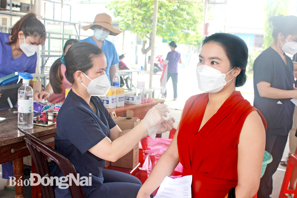 Tiêm vaccine phòng Covid-19 mũi 3 cho người dân trong tỉnh