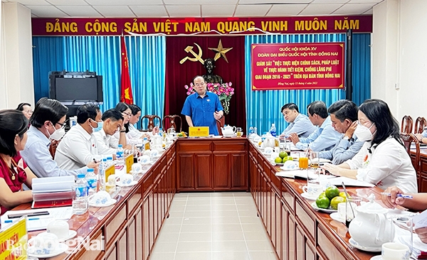 Đồng chí Quản Minh Cường, Phó bí thư Tỉnh ủy, Trưởng đoàn ĐBQH tỉnh phát biểu tại buổi giám sát