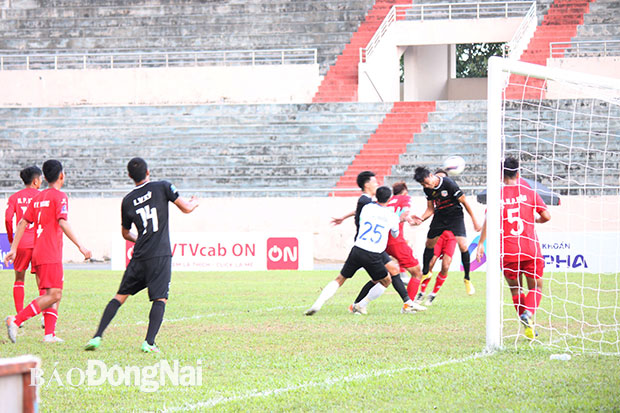 Pha ghi bàn nâng tỉ số 2-0 cho Đồng Nai của cầu thủ Dương Thái