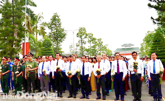 Lãnh đạo tỉnh, LLVT Quân khu 7, TP.Biên Hòa trang trọng trong lễ viếng liệt sĩ tại NTLS tỉnh 