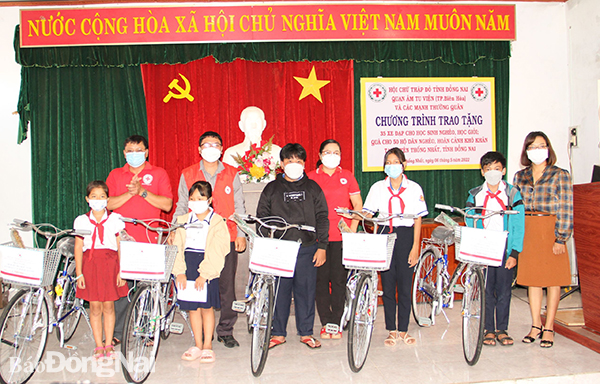 Học sinh vượt khó tại H.Thống Nhất được trao tặng xe đạp