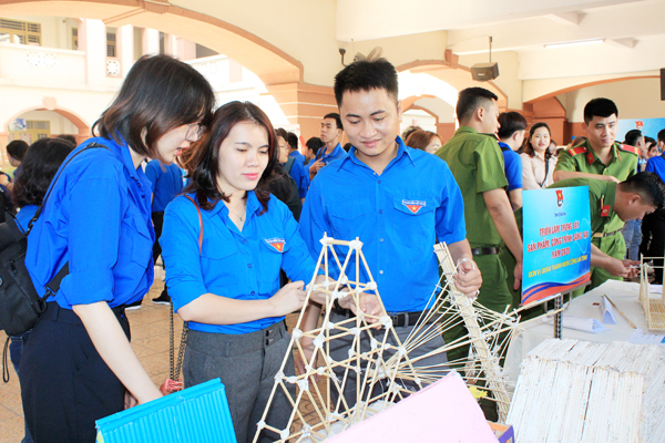 Đoàn viên thanh niên tham gia Ngày hội tuổi trẻ sáng tạo tỉnh Đồng Nai - một trong những hoạt động lan tỏa tinh thần sáng tạo trong đoàn viên thanh niên. Ảnh: N.Sơn