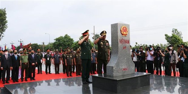 Defence Ministers Phan Van Giang (L) and Samdech Pichay Sena Tea Banh salute Border Marker No. 69 on the Vietnam - Cambodia borderline on May 15. 
