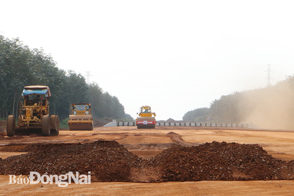 Thêm một mỏ đất đã được cấp phép khai thác để phục vụ thi công dự án đường cao tốc Phan Thiết - Dầu Giây.