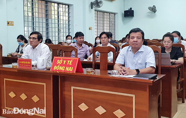  Phó chủ tịch UBND tỉnh Nguyễn Sơn Hùng và lãnh đạo Sở Y tế chủ trì cuộc họp tại điểm cầu Đồng Nai
