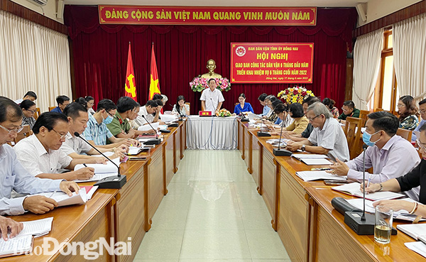 Trưởng ban Dân vận Tỉnh ủy Đào Văn Phước kết luận tại buổi làm việc.