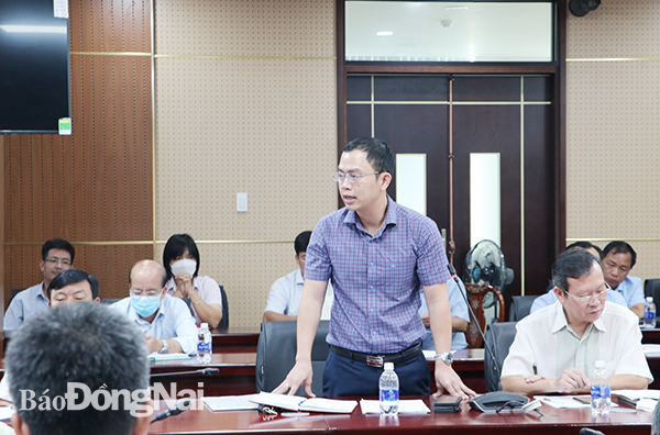 Phó chủ tịch UBND H.Long Thành Lê Hoàng Sơn phát biểu ý kiến tại buổi làm việc