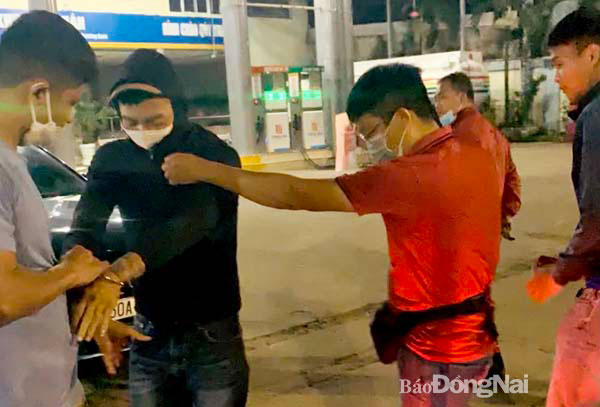 Đối tượng Nguyễn Văn Huỳnh Thiện bị công an bắt giữ. Ảnh: Công an cung cấp