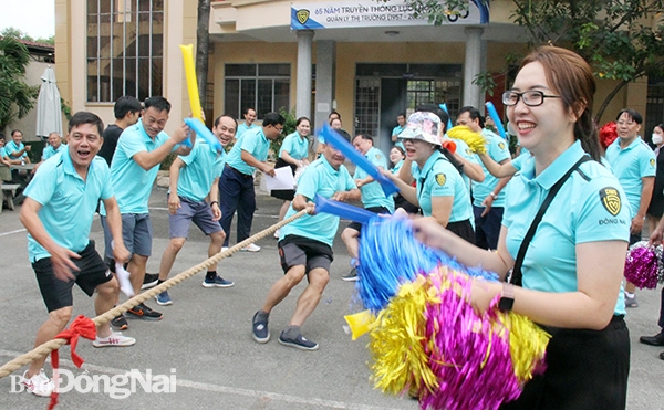 Cán bộ, nhân viên Cục QLTT tham dự Hội thao chào mừng kỷ niệm 65 năm ngày truyền thống lực lượng QLTT