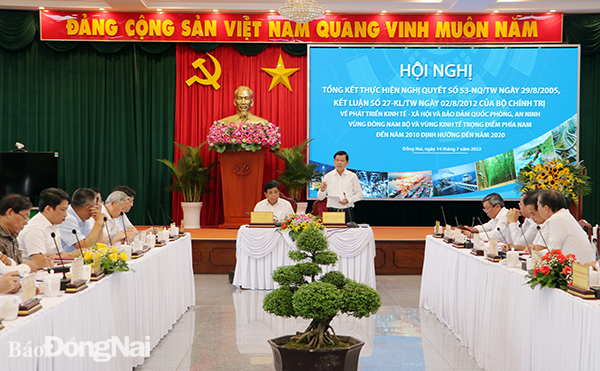 Ủy viên Trung ương Đảng, Bí thư Tỉnh ủy Nguyễn Hồng Lĩnh phát biểu tại hội nghị
