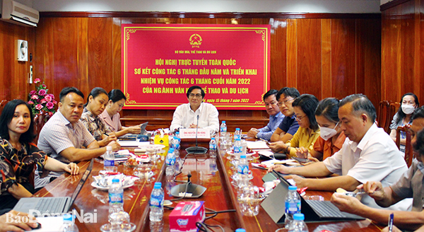 Phó chủ tịch UBND tỉnh Nguyễn Sơn Hùng tham dự hội nghị tại điểm cầu Đồng Nai 