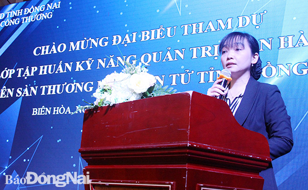 Giám đốc Sở Công thương Trương Thị Mỹ Dung phát biểu tại lớp tập huấn