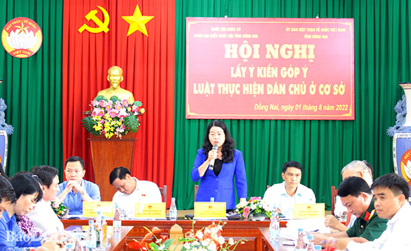 Phó chủ tịch Ủy ban MTTQ tỉnh Lưu Thị Hà phát biểu tại hội nghị