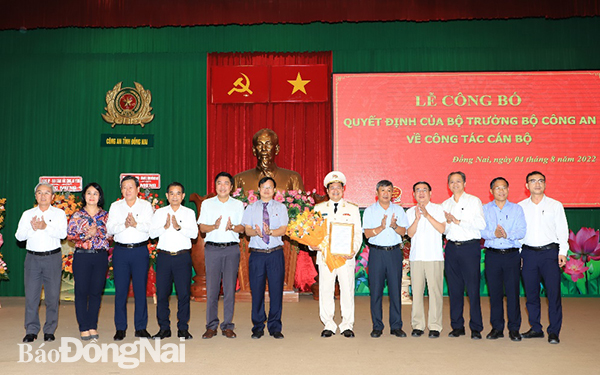 Lãnh đạo Tỉnh ủy, UBND tỉnh chúc mừng Thượng tá Trần Anh Sơn, Phó giám đốc Công an tỉnh