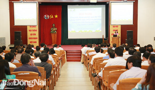 Giám đốc Sở GD-ĐT Trương Thị Kim Huệ phát biểu chỉ đạo tại hội nghị