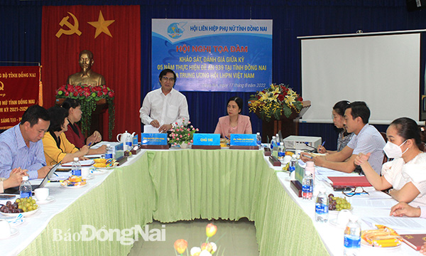Phó chủ tịch UBND tỉnh Nguyễn Sơn Hùng phát biểu tại buổi làm việc. Ảnh: Nga Sơn