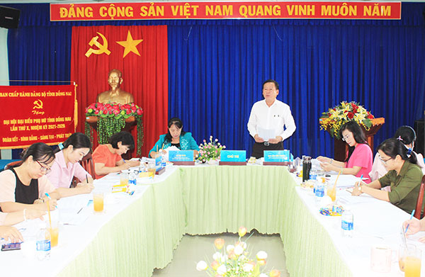 Đồng chí Đào Văn Phước, Trưởng ban Dân vận Tỉnh ủy phát biểu tại buổi làm việc. Ảnh: Nga Sơn