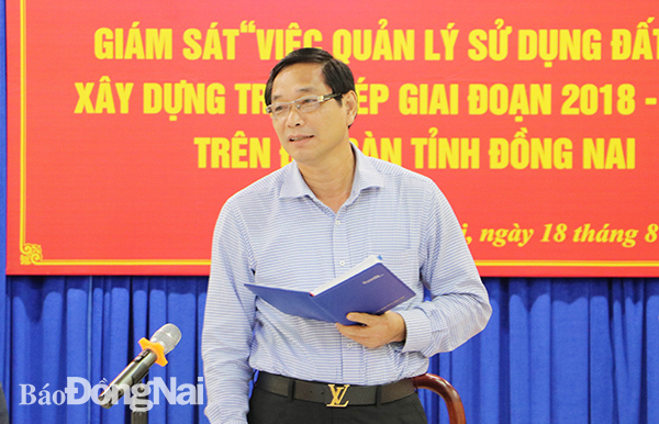 Phó chủ tịch UBND tỉnh Võ Văn Phi phát biểu ý kiến tại buổi giám sát