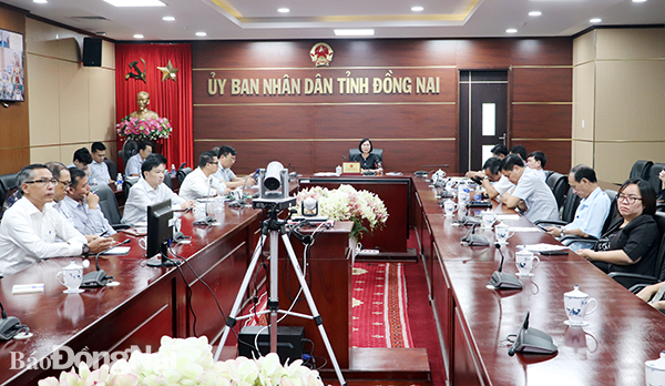 Phó chủ tịch UBND tỉnh Nguyễn Thị Hoàng chủ trì hội nghị trực tuyến tại đầu cầu Đồng Nai