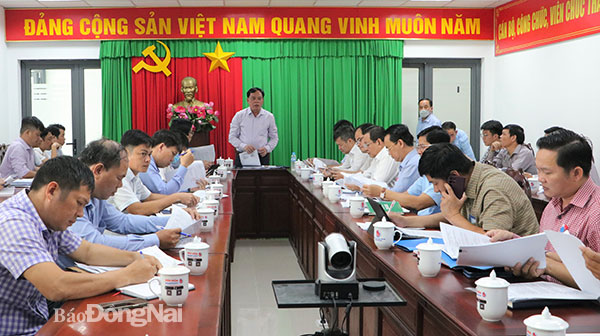 Phó chủ tịch UBND tỉnh Võ Tấn Đức phát biểu kết luận buổi làm việc. Ảnh: Phạm Tùng