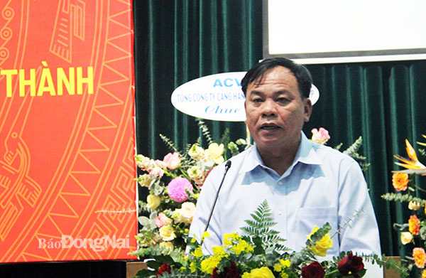 Phó chủ tịch UBND tỉnh Võ Tấn Đức phát biểu tại hội nghị. Ảnh: Trần Danh