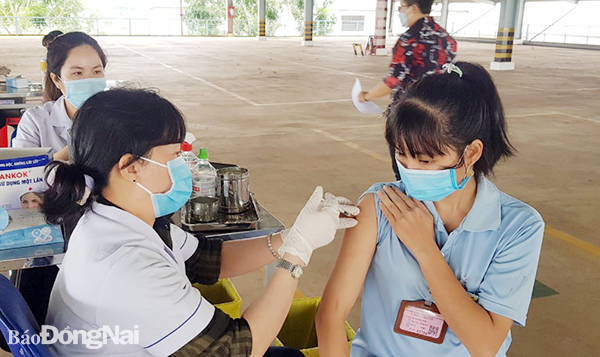  Tiêm vaccine phòng Covid-19 cho công nhân tại Công ty TNHH Cibao 