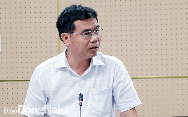 Phó chủ tịch UBND H.Nhơn Trạch Nguyễn Thế Phong phát biểu ý kiến tại buổi làm việc
