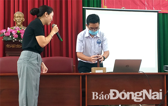 Học sinh Trường THPT Nam Hà (TP.Biên Hòa) tham gia chương trình tư vấn sức khỏe sinh sản