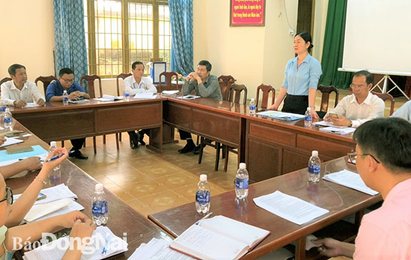 Trưởng ban KT-XH, HĐND huyện Nhơn Trạch Trần Trương Chung phát biểu kết luận tại buổi giám sát đối với UBND xã Long Tân