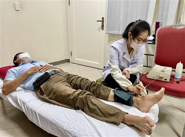 A health worker performs diabetes screening for a resident in Hue City. (Photo: VNA)