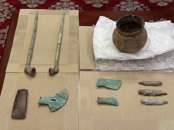 On August 31, the Vietnamese Embassy in the US received 10 artifacts and handed over them to the Ministry of Foreign Affairs to deliver to the museum (Source: Vietnamese Embassy in US)
