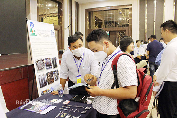 Doanh nghiệp tham gia tìm kiếm khách hàng tại hội nghị kết nối giao thương Việt Nam - Nhật Bản do UBND tỉnh tổ chức. Ảnh: V.Gia