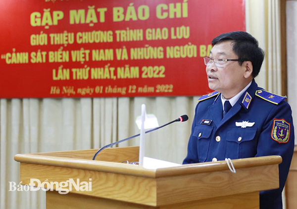 Thiếu tướng Trần Văn Xuân phát biểu tại buổi họp báo