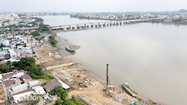 Dự án Đường ven sông Đồng Nai (đoạn từ cầu Hóa An đến giáp ranh H.Vĩnh Cửu) là một trong những dự án hạ tầng giao thông đang được triển khai thực hiện trên địa bàn TP.Biên Hòa