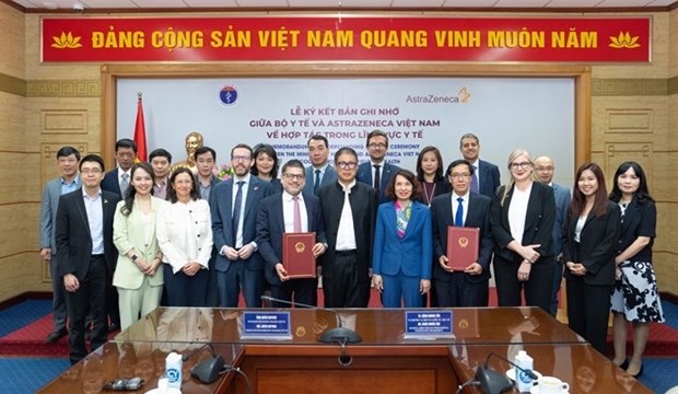 Representatives of the Health Ministry and AstraZeneca at the MoU signing ceremony in Hanoi on March 8. (Photo: VNA)